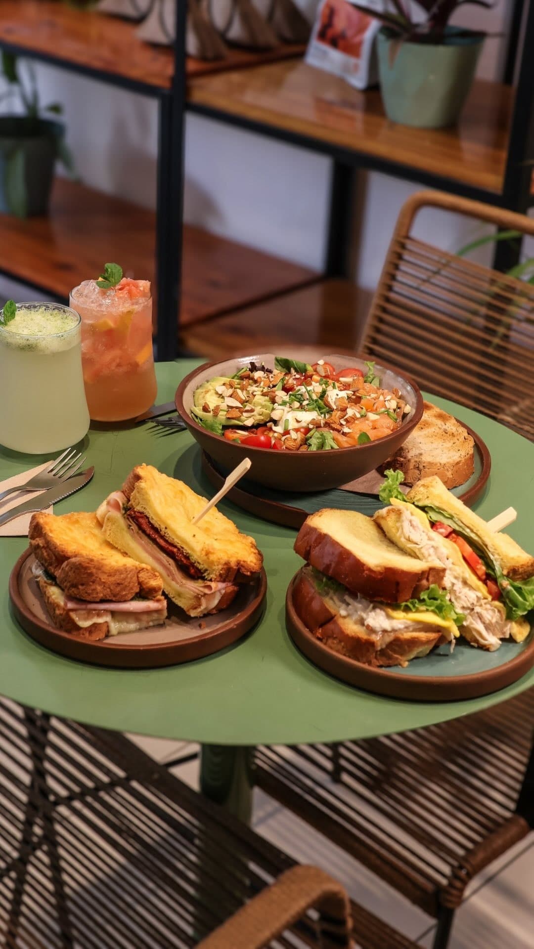 Mesa de brunch completo en YUCCA